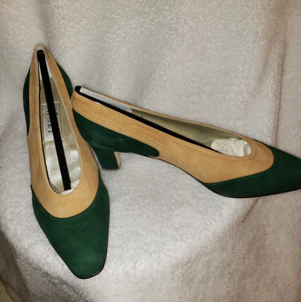 Vintage Apart impressions color block pump.
